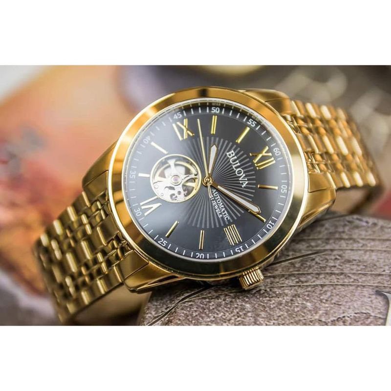 Reloj bulova best sale negro con dorado